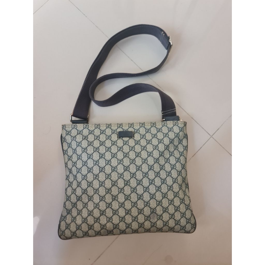 181. Messenger Bag Unisex Gucci GG Supreme Canvas Top Zip Navy Blue/Biege Mantan / Bekas / Second Si