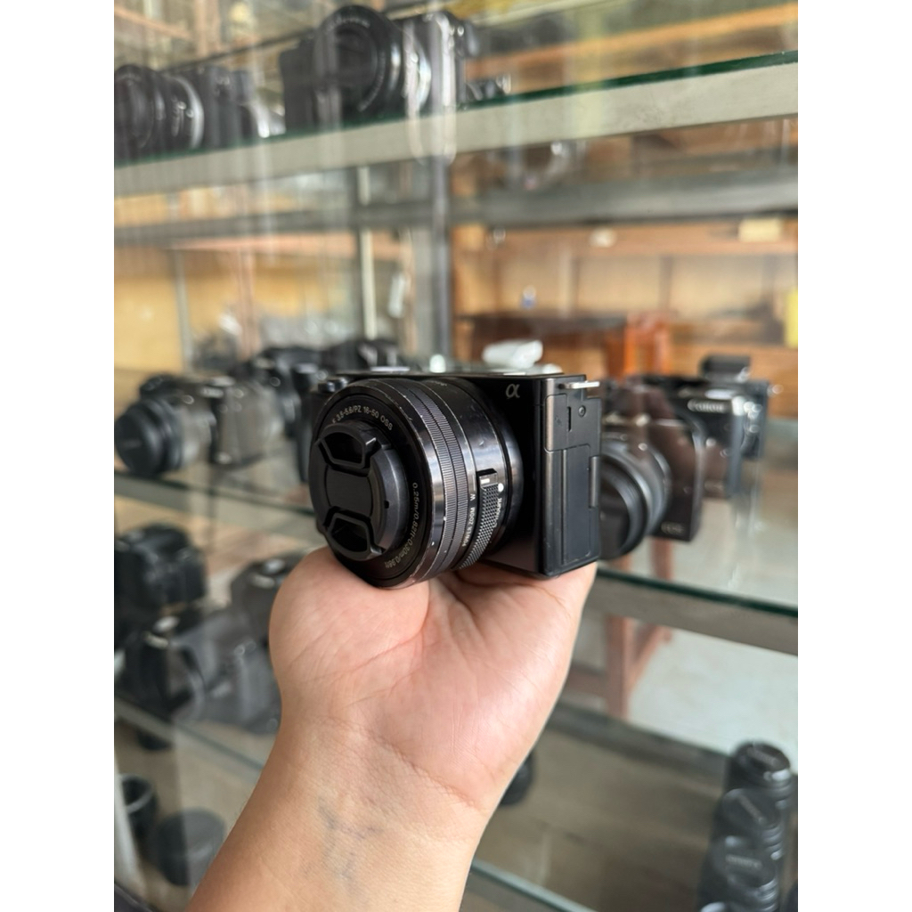 [KAMERA MIRRORLESS] SONY ZV-E10 BLACK MULUS SECOND BERGARANSI ORIGINAL