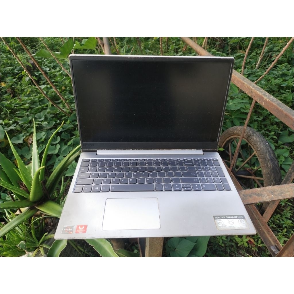 Laptop Gaming & Desain Graphics Lenovo ideapad 330S Processor AMD RYZEN 5 2500U Dual VGA AMD RADEON 