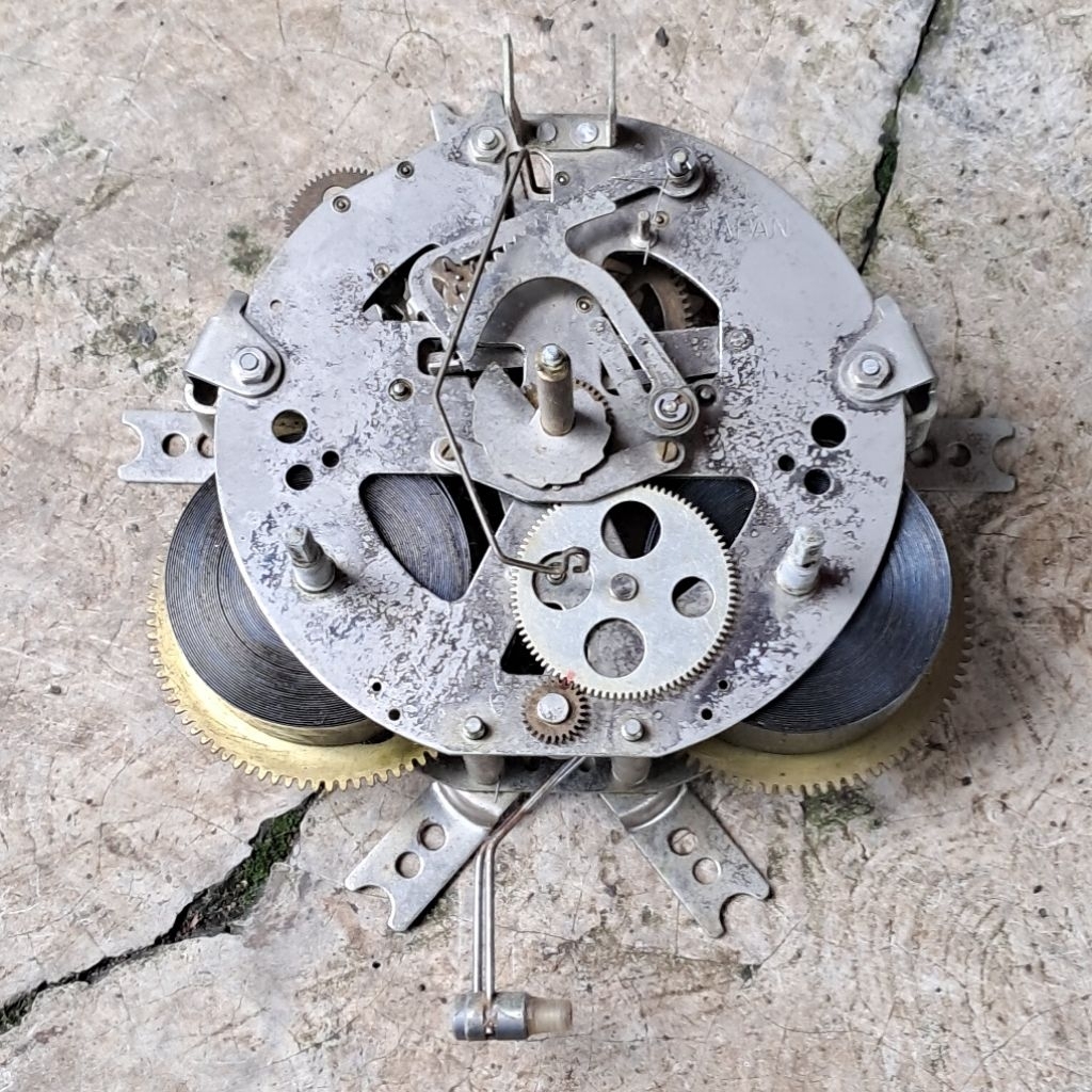 Mesin Jam dinding vintage Seiko Lorus putar 30 hari sekali 2 lubang item no 2