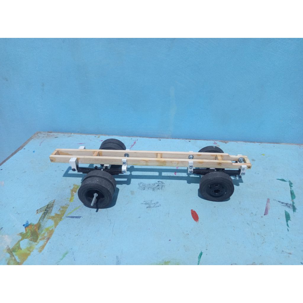 SASIS TRUK PLASTIK (SET BAN)