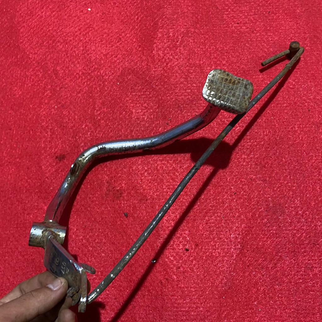 pedal pijakan rem belakang Suzuki thunder 125 original