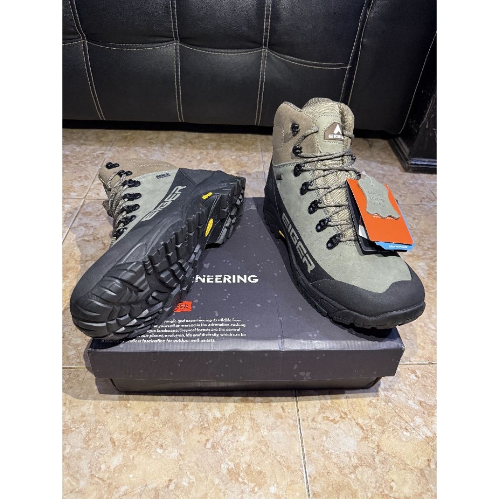 SEPATU GUNUNG EIGER PLUM 2.0