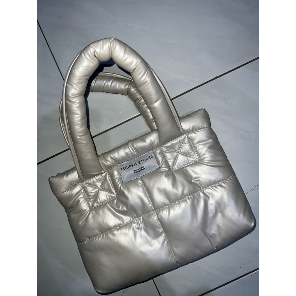 Preloved puffy bag white