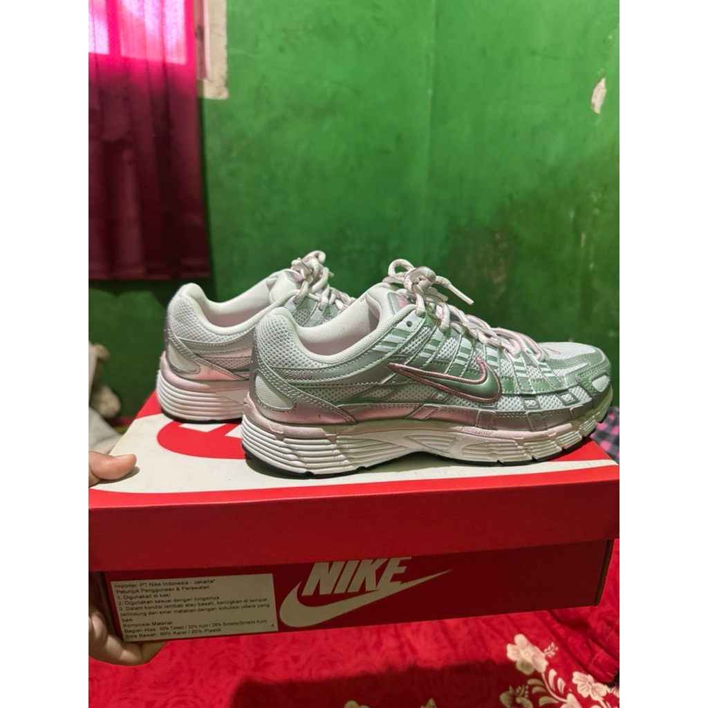 preloved sepatu Nike P6000 pink