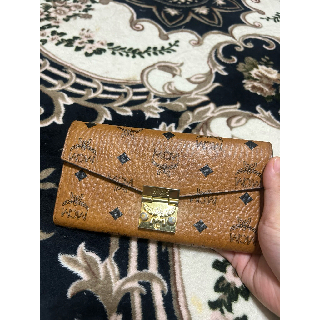 mcm woc sling bag