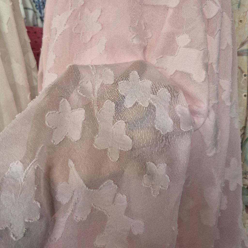 kain sifon rubia embos-kain chiffon uragiri premium-kain sifon embos premium warna pink muda