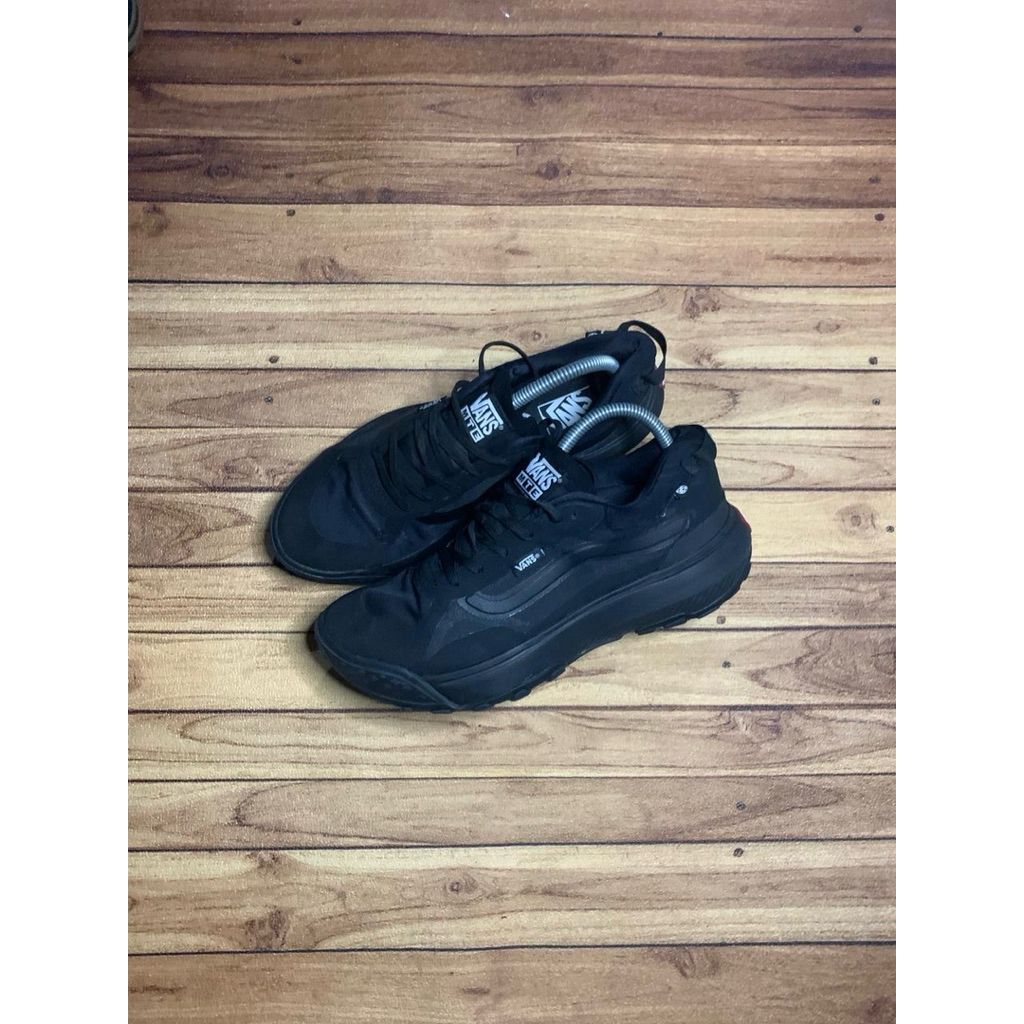 sepatu vans mte