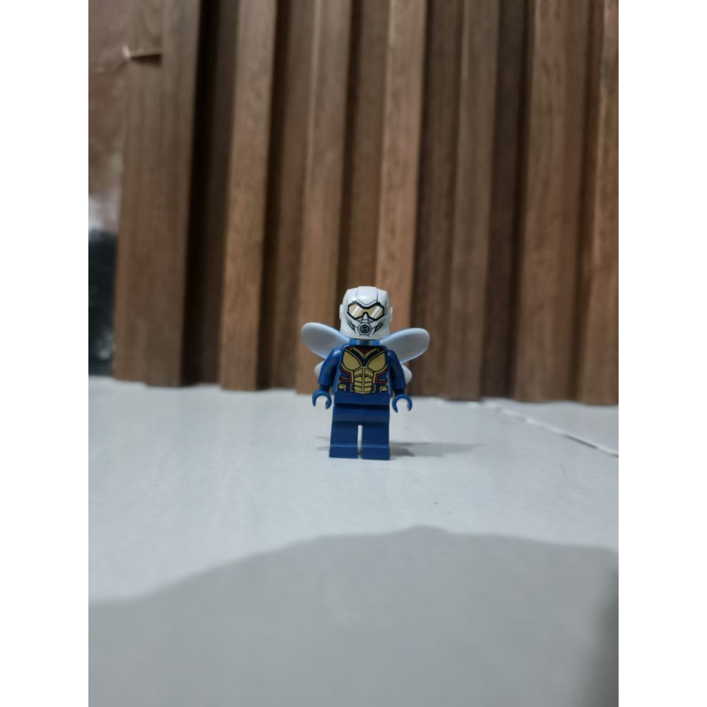 lego minifigure the wasp ori 100%