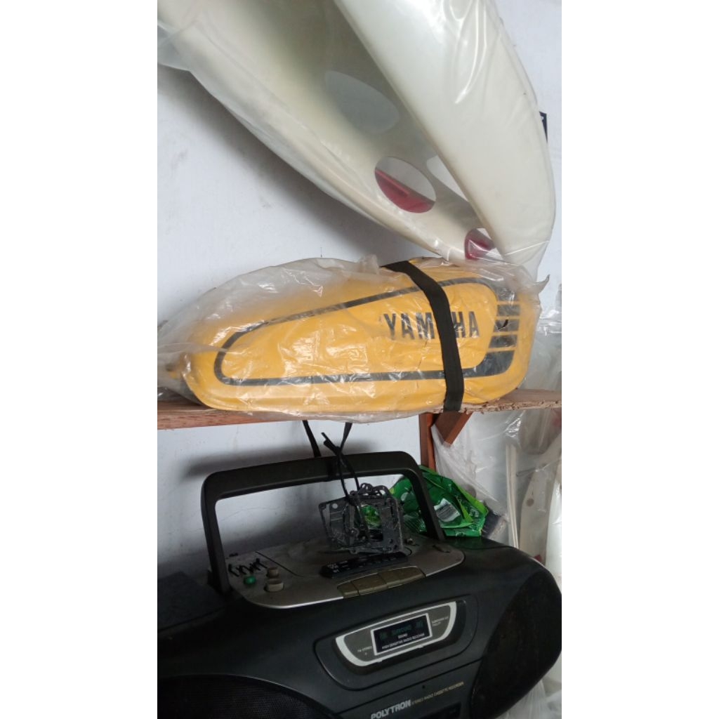 tangki/gastank dt 100x original baru stok lama warna kuning
