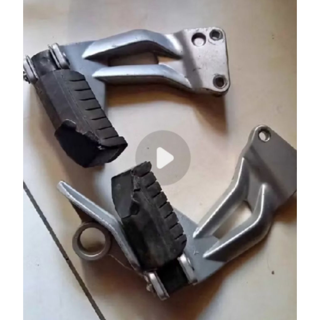 foostep step belakang yamaha Jupiter z asli original masih bagus satu set