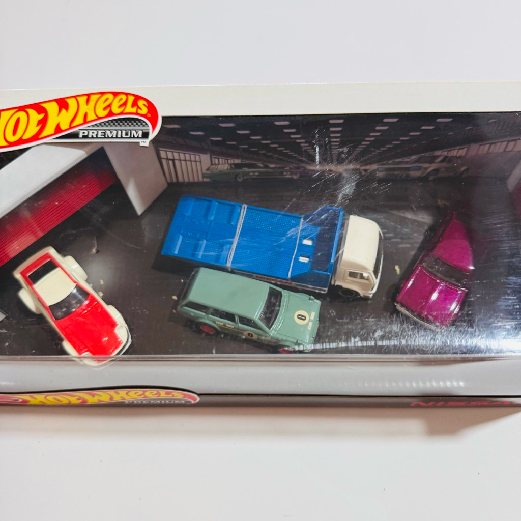 HOT WHEELS DATSUN DIORAMA