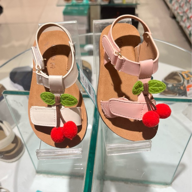 Sepatu sandal anak cowok dan cewek dari brand Little M ori matahari