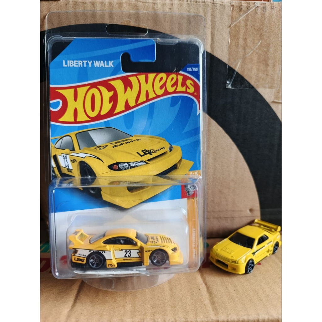 Hot Wheels S15 LBWK Kuning + R32 Loose Giftpack