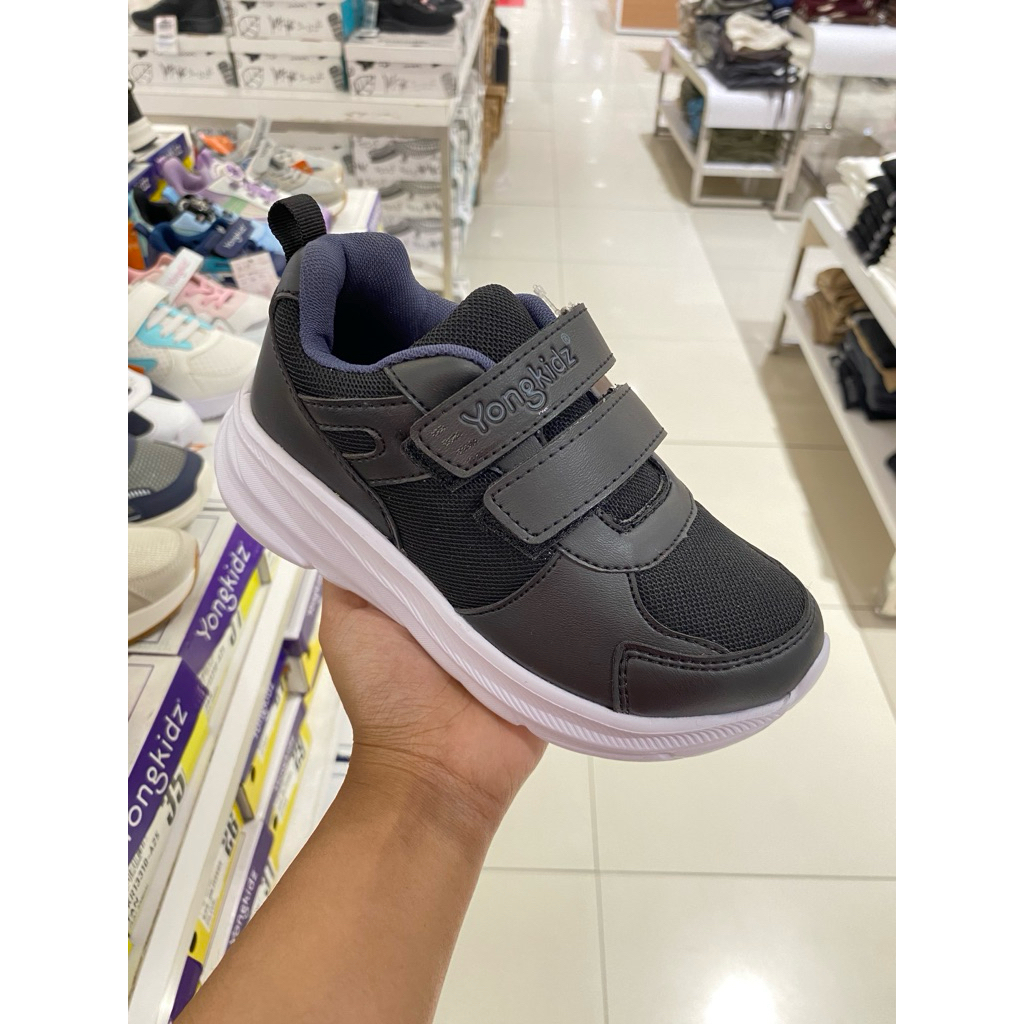 Yongkidz Sepatu Sneakers Casual/Vecro Anak Laki Perempuan Hitam Sekolah