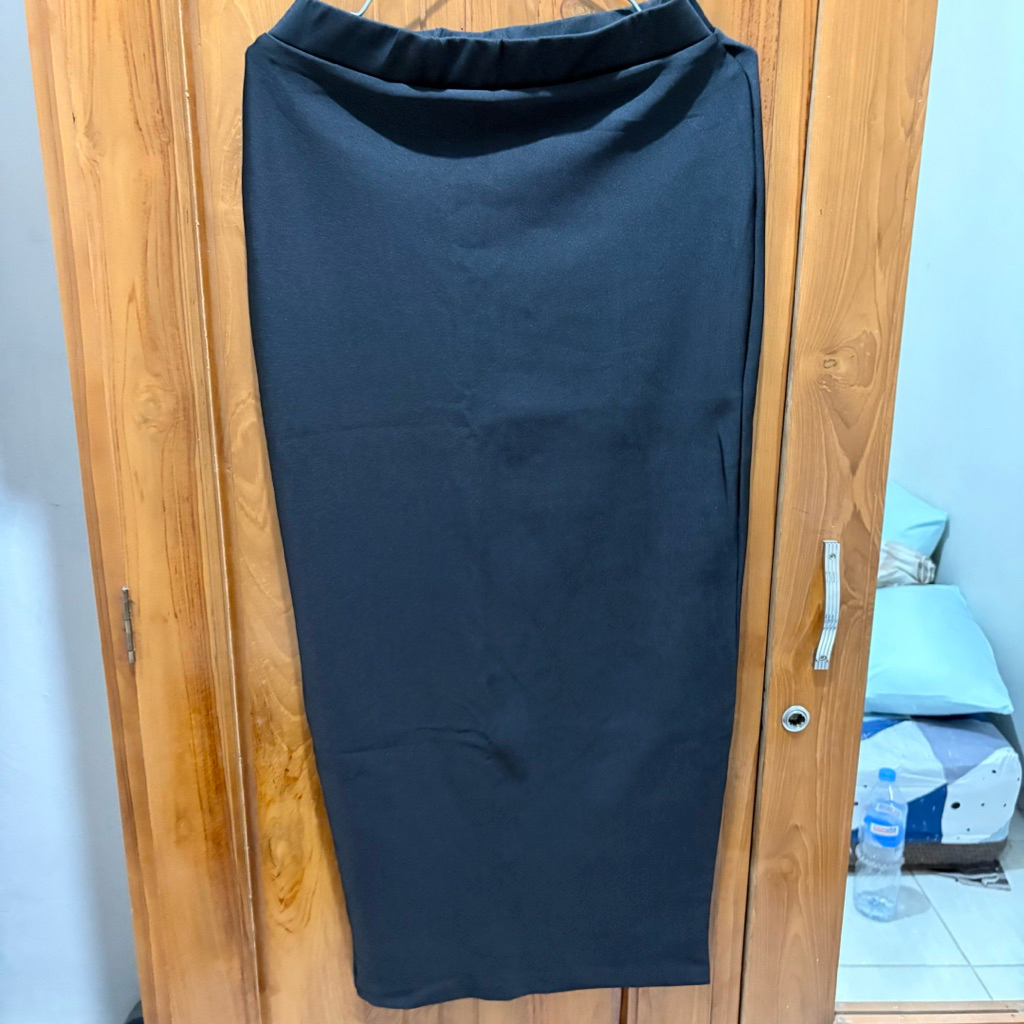 PRELOVED ROK SPAN HITAM/ROK KANTOR SPAN