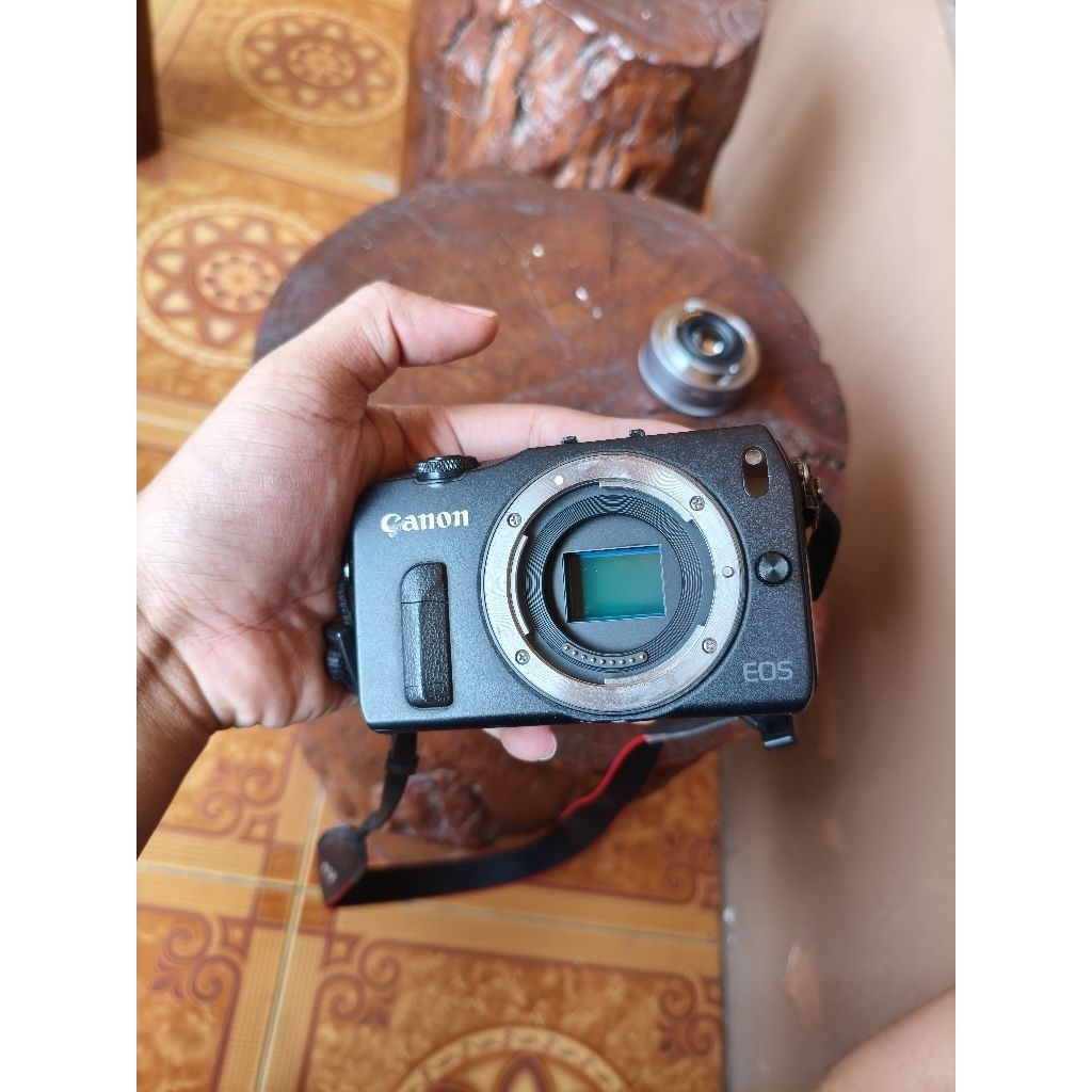 Kamera Mirrorless Canon Eos M Body Only