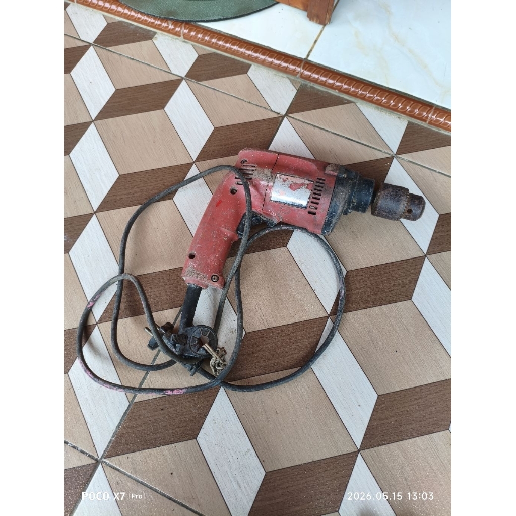 bor makita original second nyala minus ga kuat buat nge bor harus di servis dulu