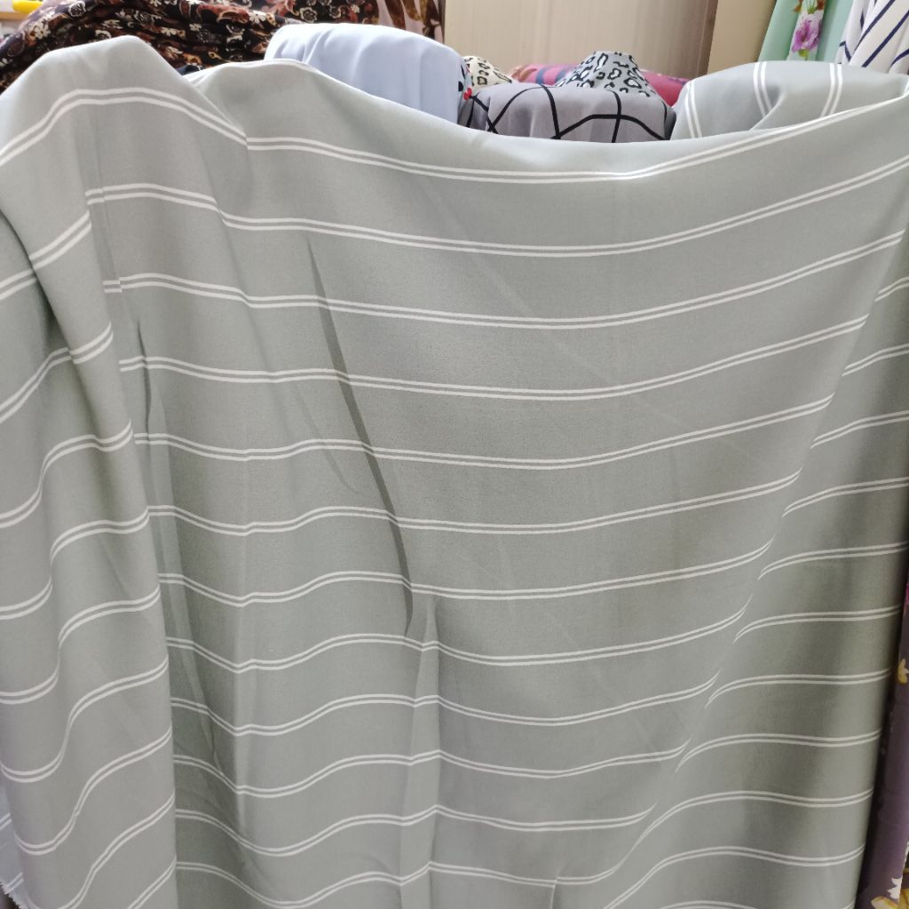 kain bahan wolfis motif - kain wolpeach premium - kain wolfis motif salur - kain tebal jatuh lembut 