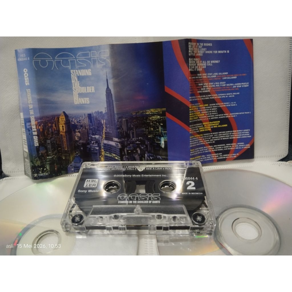 kaset pita OASIS original _ standing on the shoulder of giant VGC
