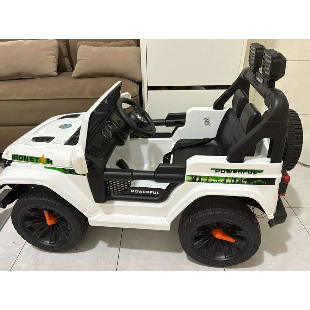PRELOVED mainan mobil JEEP aki listrik anak