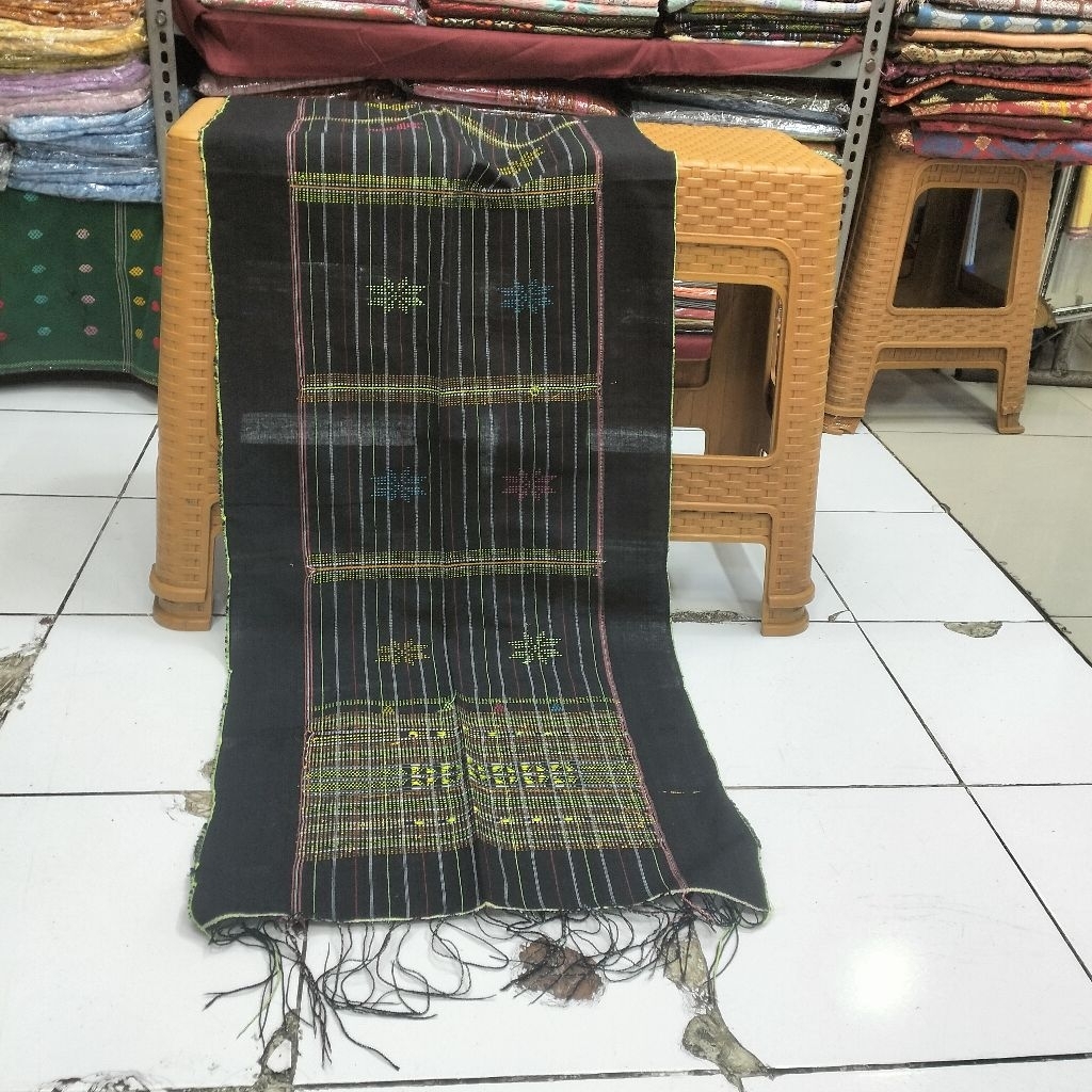 ULOS HANDE-HANDE SIMALUNGGUN WARNA DASAR HITAM GARIS PINK DAN HIJAU.