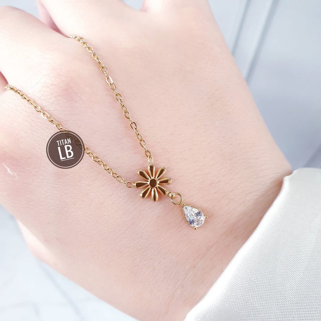 Kalung Titanium Wanita Bunga Daisy Gold Anti Karat Elegan