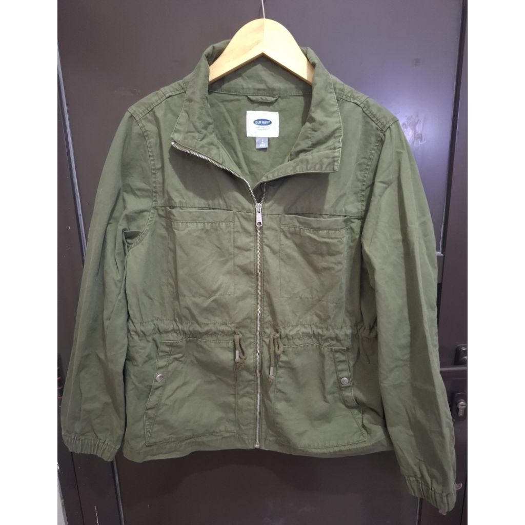JAKET WANITA MODEL SEMI PARKA WARNA ARMY BAHAN KANVAS MEREK OLD NAVY SIZE L