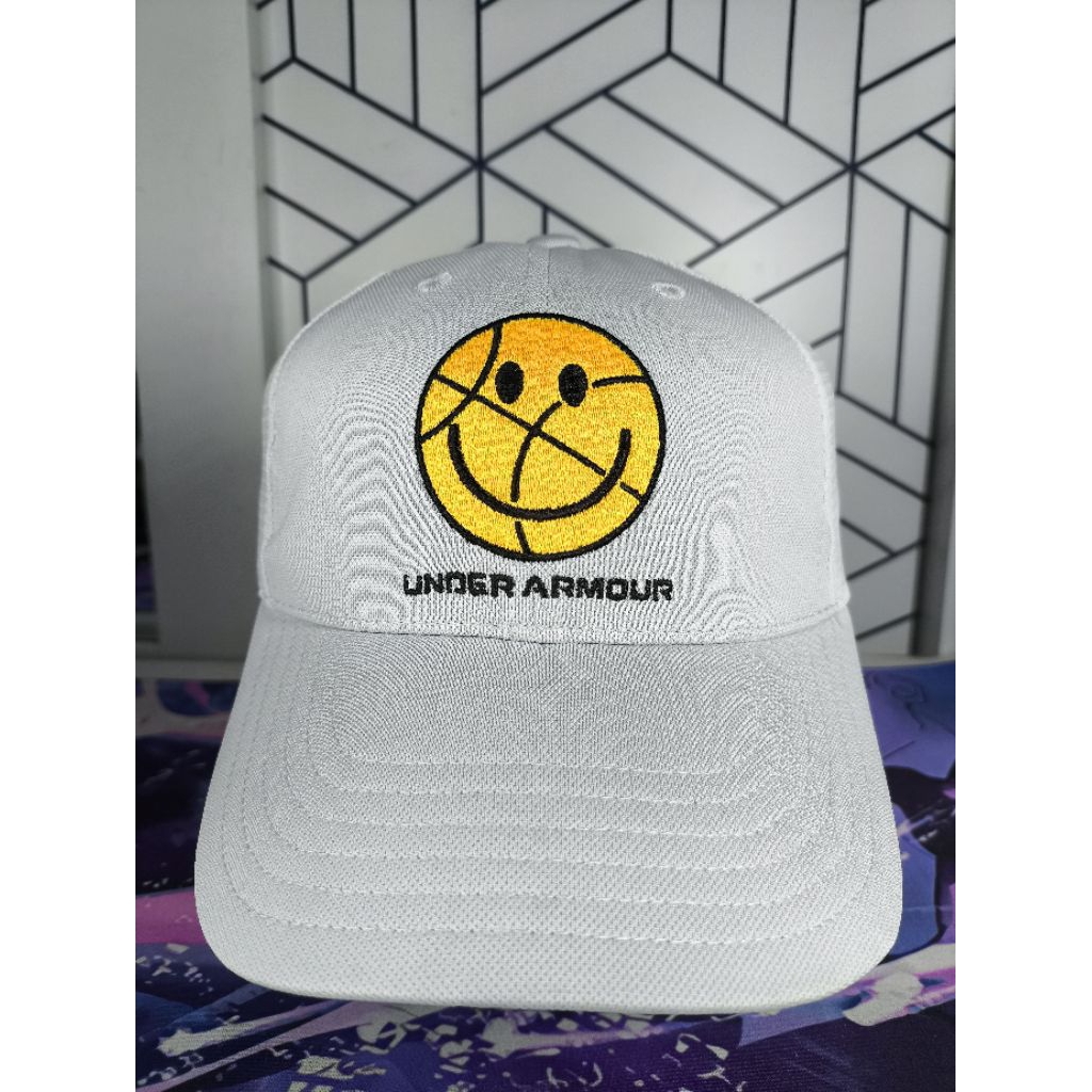 Topi Trucker Under Armour Smile Size Youth Like New