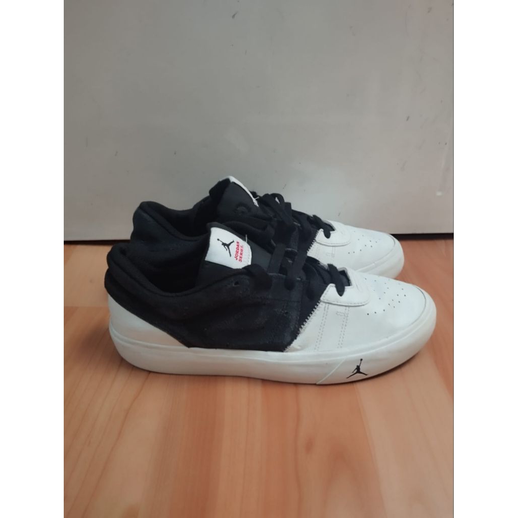 SEPATU SNEAKERS CASUAL NIKE JORDAN SERIES SIZE 40,5 BEKAS PRELOVED
