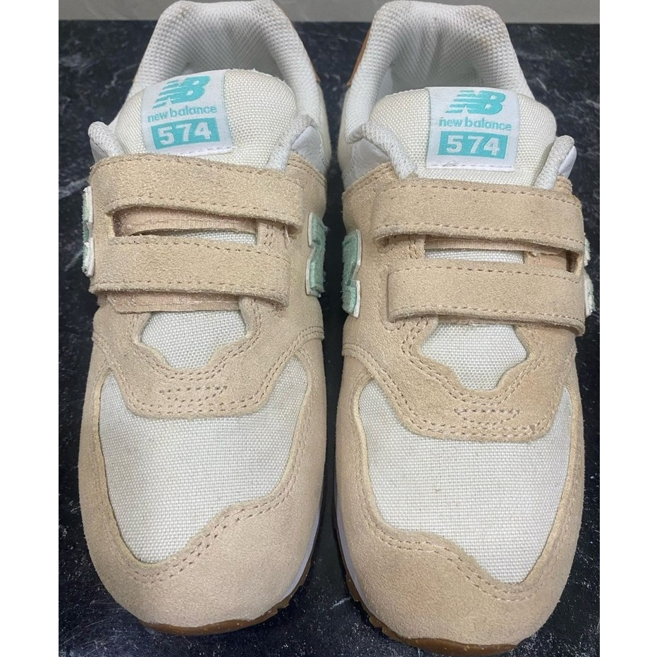 Sepatu anak New Balance 574 Hook & Loop, bahan suede, warna krem dan hijau mint, size 35 insole 21 c