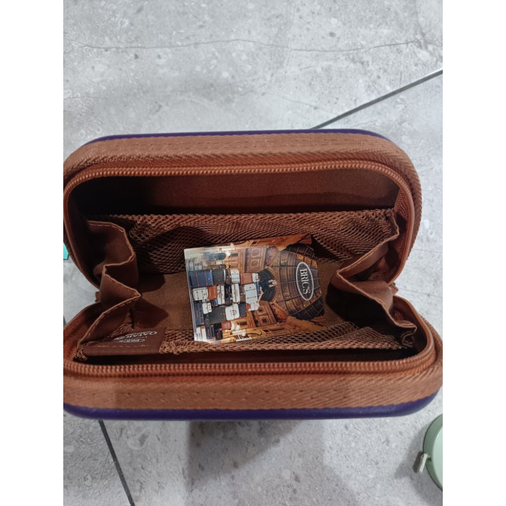 Pouch Brics Qatar Airways