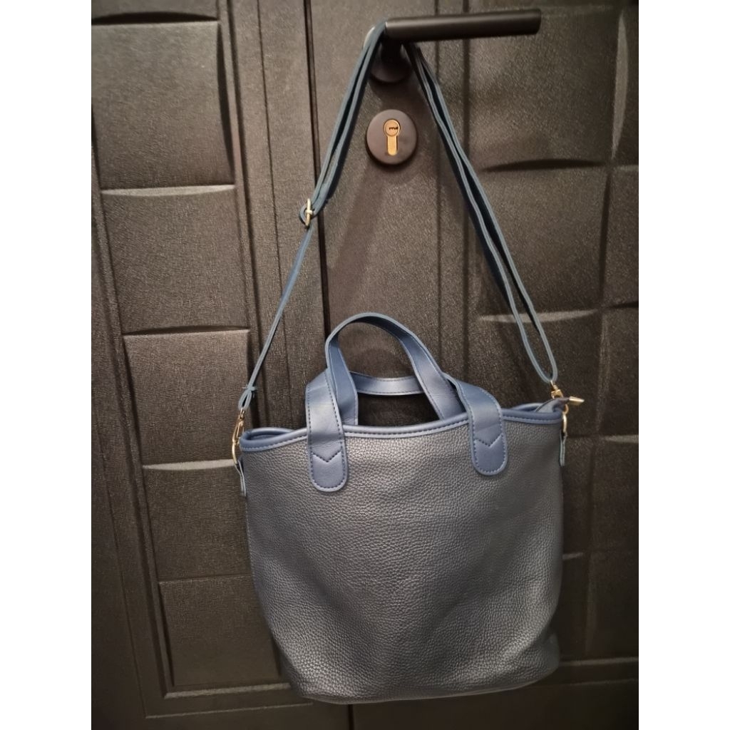 Tas santai kulit biru navi