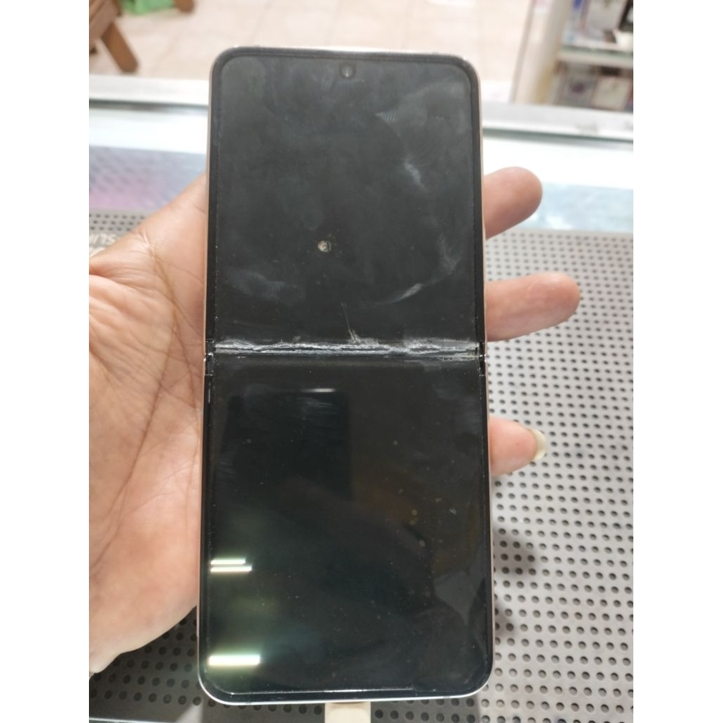 samsung z flip 4 5g  (minus)