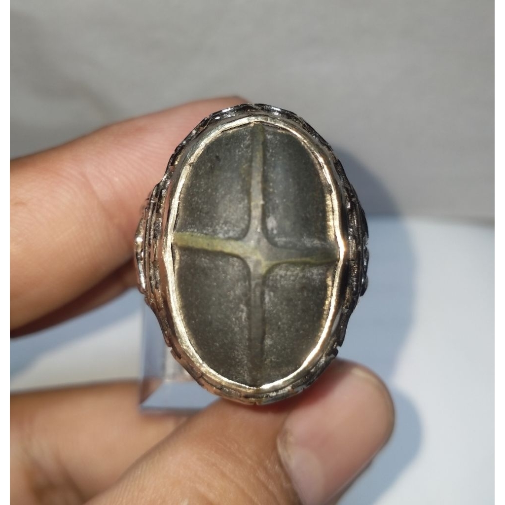 Batu tapak jalak badar besi