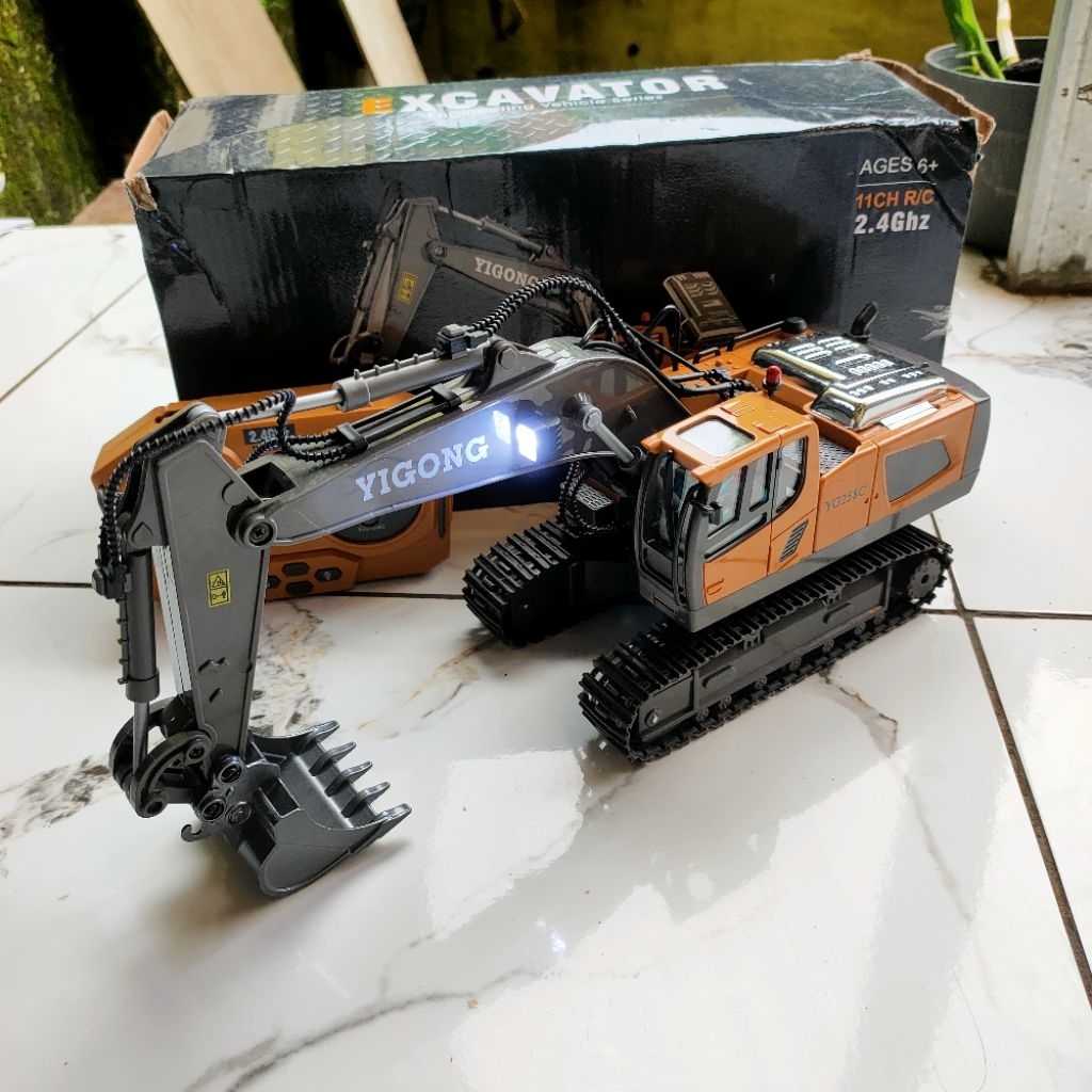 Excavator Remote control 11 Fitur Bucket Besi Metal Swing Frekuensi 2.4 GHz bisa Mabar