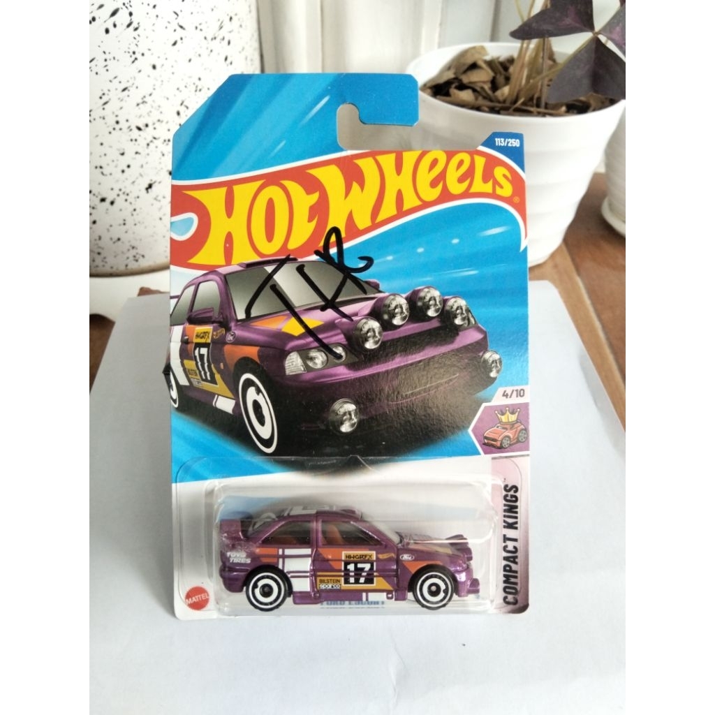 Hot Wheels Ford Escort Compact Kings