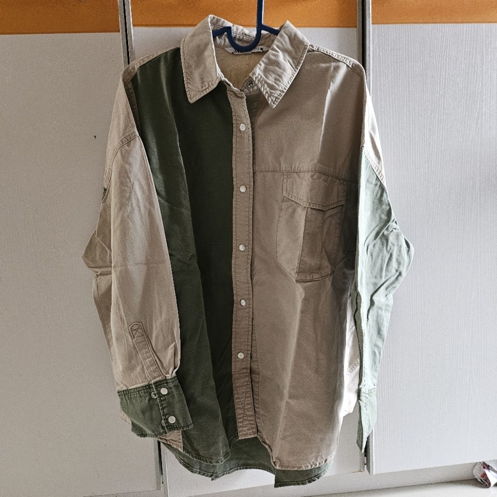 preloved ZARA shirt kemeja two tone army-beige size S