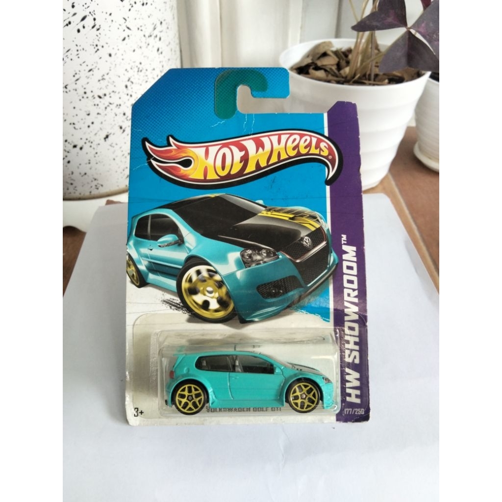 Hot Wheels Volkswagen Golf GTI HW Showroom
