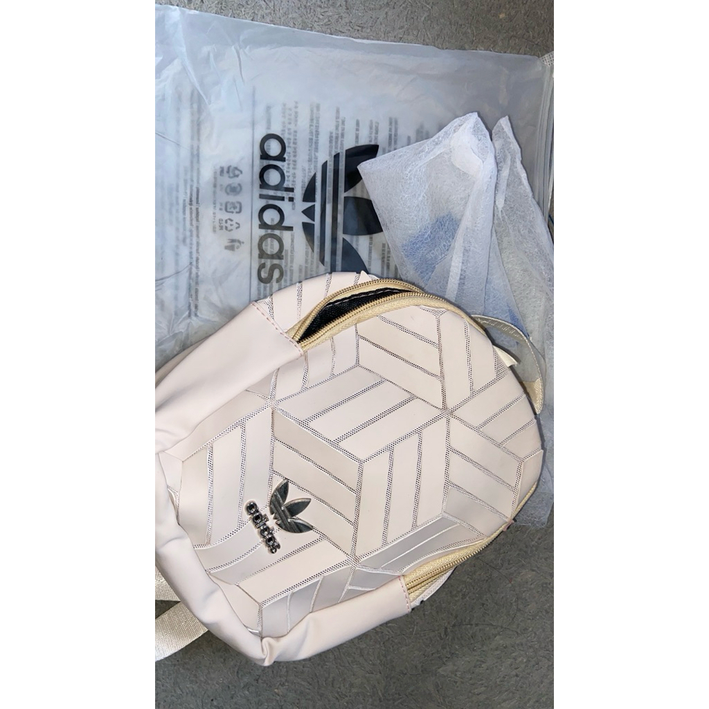 Prelove ransel kecil  tas adidas like new minus coretan di foto