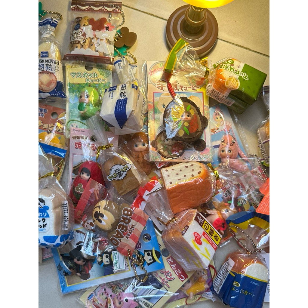 trinkets japan (baby kewpie, bread squishy), (baca deskripsi)