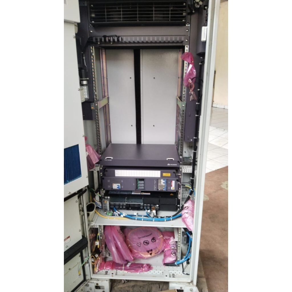 Rak Server Outdoor Huawei SmartAX F01M500 Include Baterai Huawei ESM-48100B1 & Aksesoris
