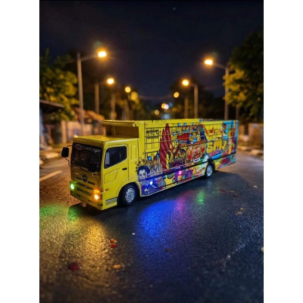 Miniatur Truk Engkel Hino Truk Kalimantan Sulawesi Mainan Edukasi Anak