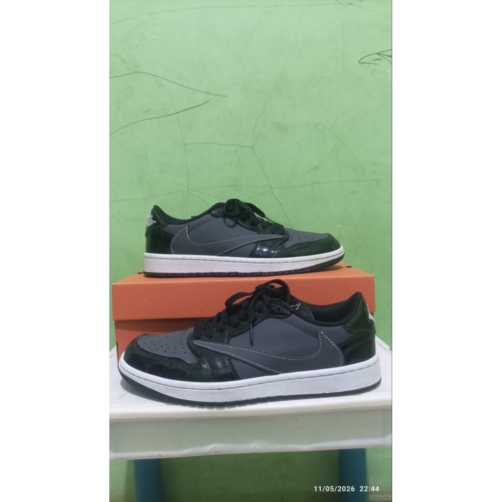 Nike Air Jordan 1 low × Travis Scott black phantom