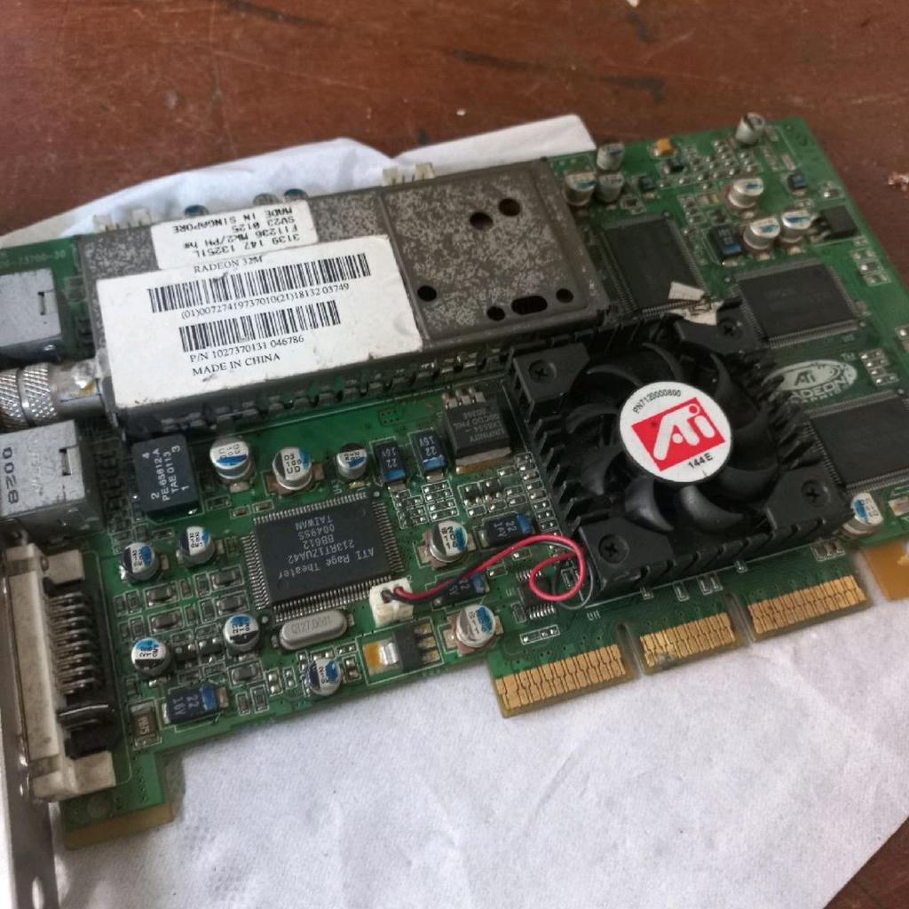 Kartu Grafis Lawas ATi Radeon All-In-Wonder 32MB AGP Retro Multimedia VGA TV Tuner