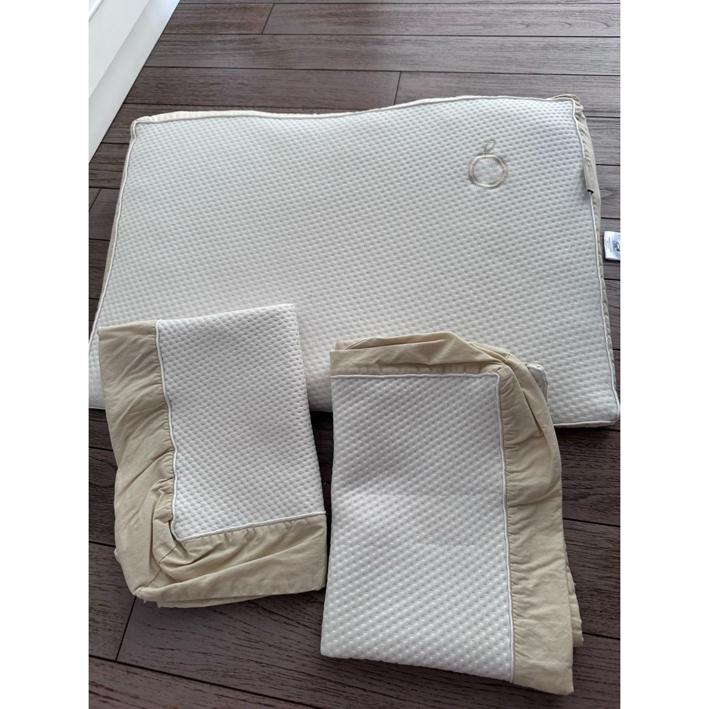 preloved dooglee wedge pillow + 3 sarung bantal