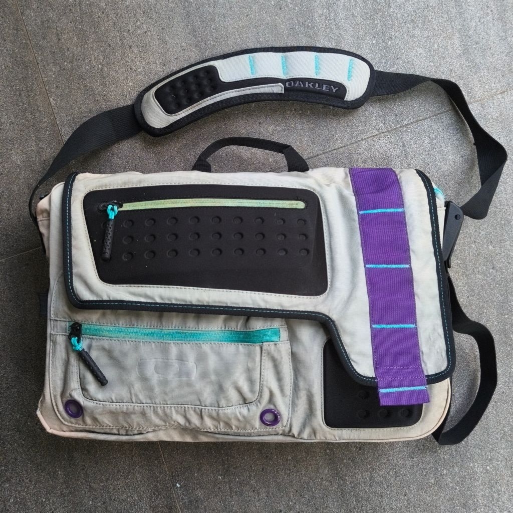 Tas Selempang Oakley Alpha Charlie Messenger Bag original Muat Laptop macbook Besar Minus warna turu