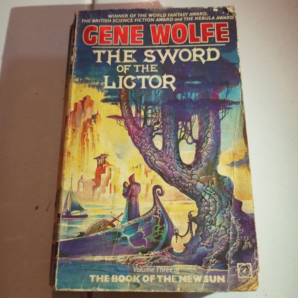 Novel Fantasi Gene Wolfe The Sword of the Lictor.