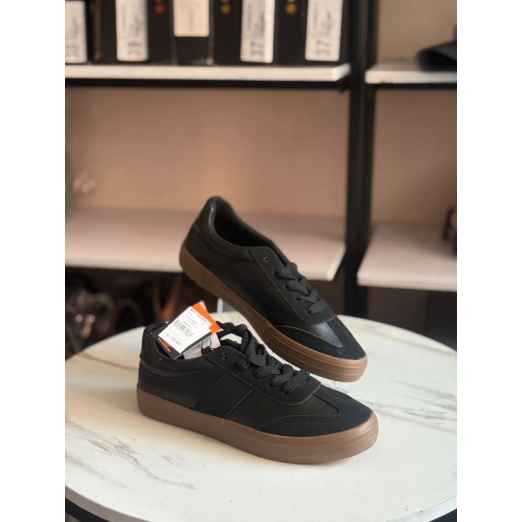 sneakers pria brand nevada