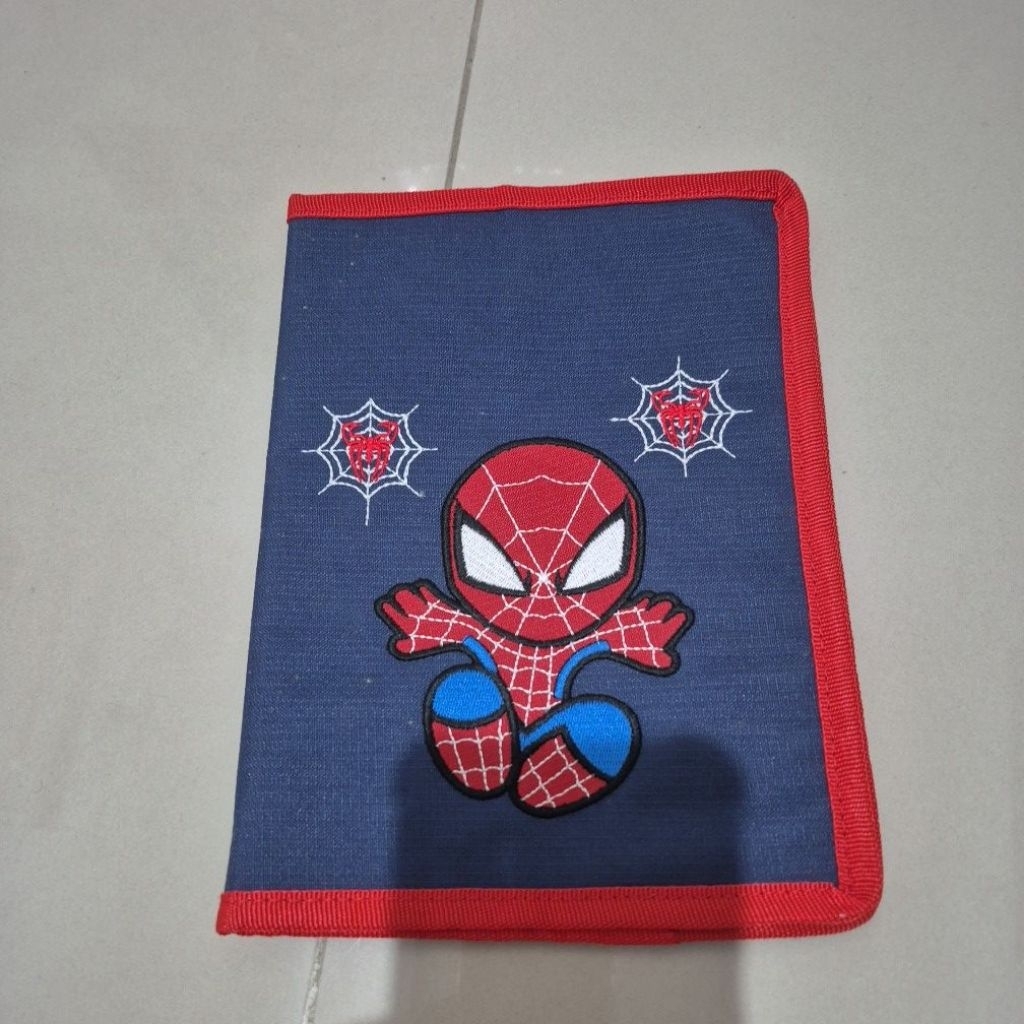 sampul buku sampul alkitab besar spiderman